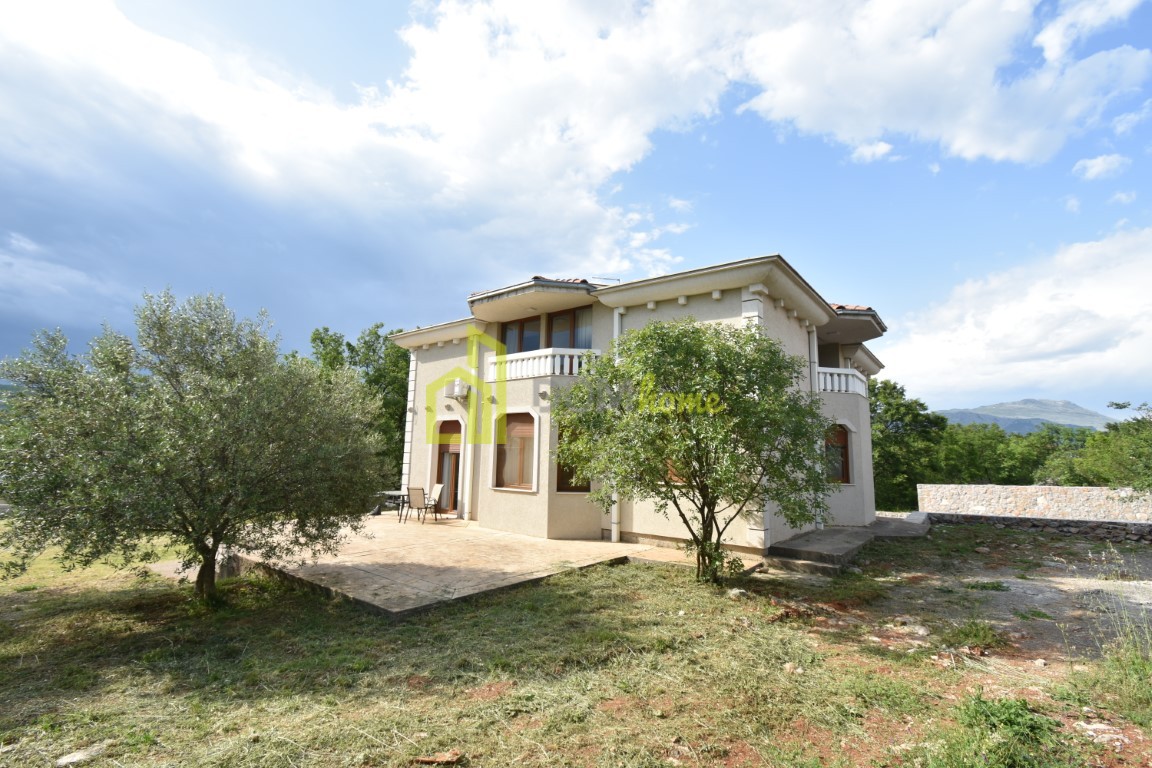 Luksuzna kuća 300m², Vranići - Izdavanje, Namještena, Klimatizovana